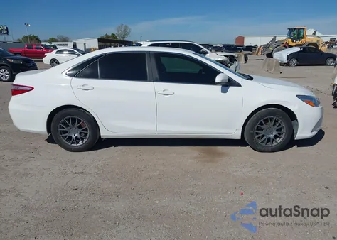 2017 Toyota Camry Le z USA, uszkodzony, nr VIN 4T1BF1FK3HU414346